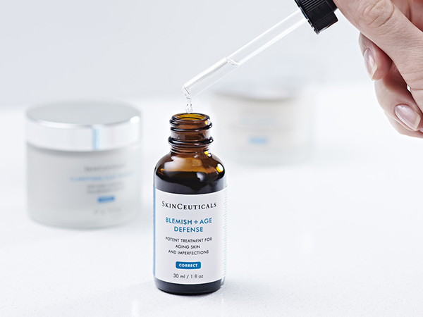 SkinCeuticals Serum BlemishAge 000 635494391206 Inhand 1